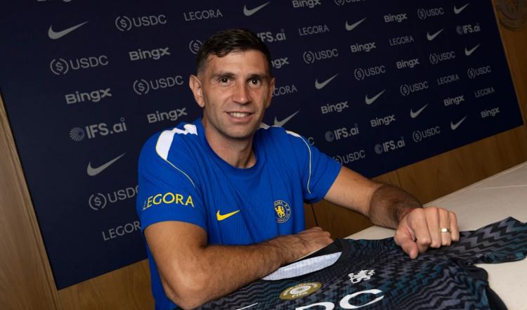 https://img.inews.id/media/750/files/inews_new/2026/08/30/emiliano_martinez.jpg