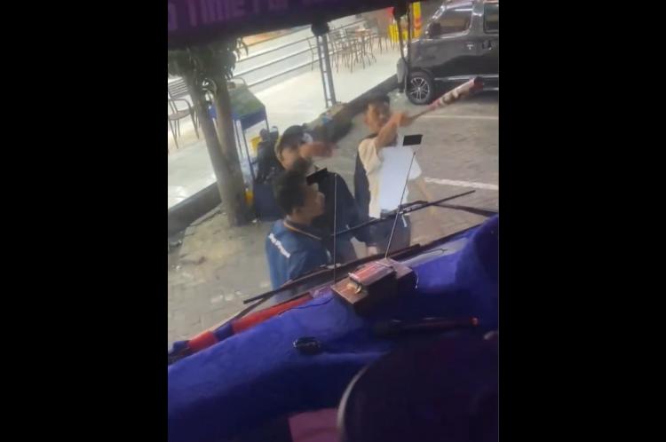 https://img.inews.id/media/750/files/inews_new/2026/10/12/sekelompok_orang_menyerang_bus_persib_bandung_u_18.jpg