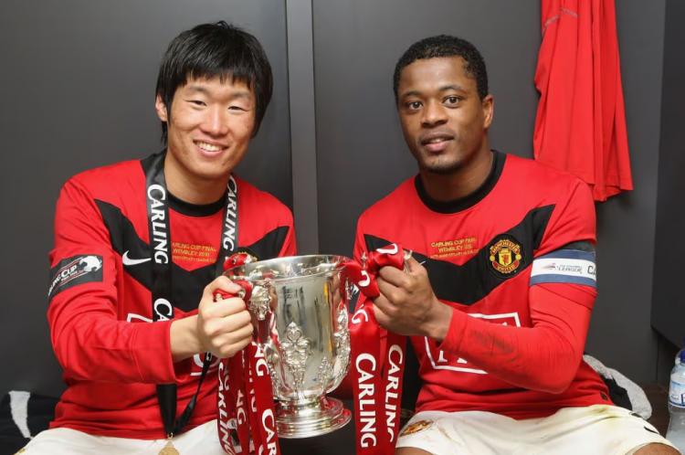 https://img.inews.id/media/750/files/inews_new/2026/10/20/patrice_evra_dan_park_ji_sung.jpg