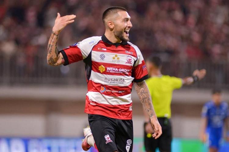 https://img.inews.id/media/750/files/inews_new/2026/10/23/striker_madura_united_dimitar_mitkov_merayakan_g.jpg