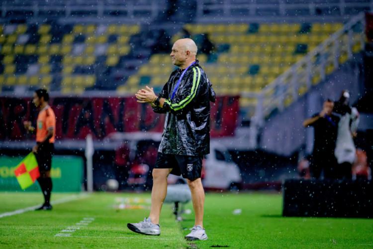 https://img.inews.id/media/750/files/inews_new/2026/10/27/pelatih_persebaya_surabaya_bernardo_tavares.jpg