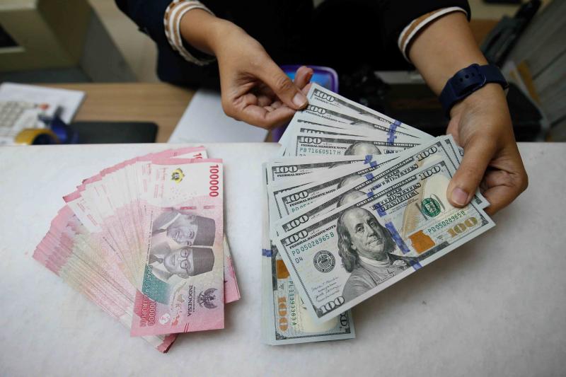 Rupiah Makin Anjlok Sore Ini, Ditutup ke Rp18.187 per Dolar AS