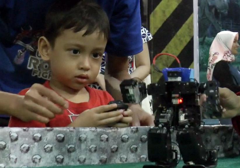 Mengisi Libur Sekolah dengan Bermain Robot - Bagian 6