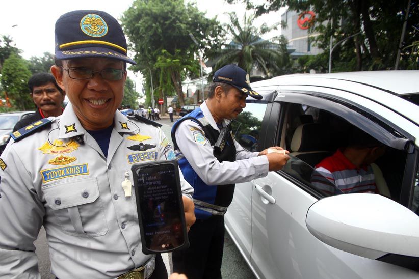 Pengemudi Taksi Online Terjaring Razia Gabungan - Bagian 1