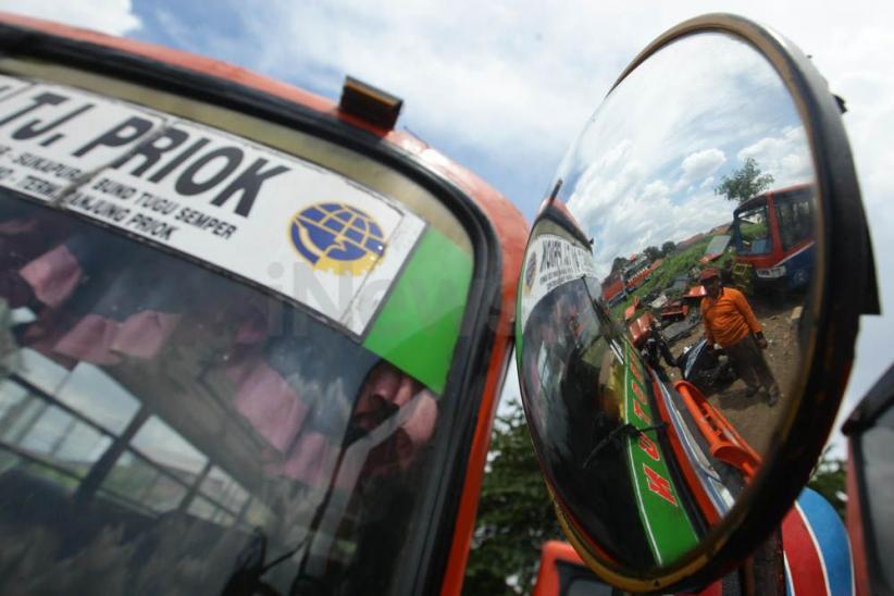 Melihat Proses Pemotongan Rangka Metromini  - Bagian 8
