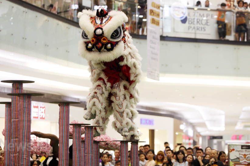 Barongsai Hibur Pengunjung Lippo Mall Puri  - Bagian 2