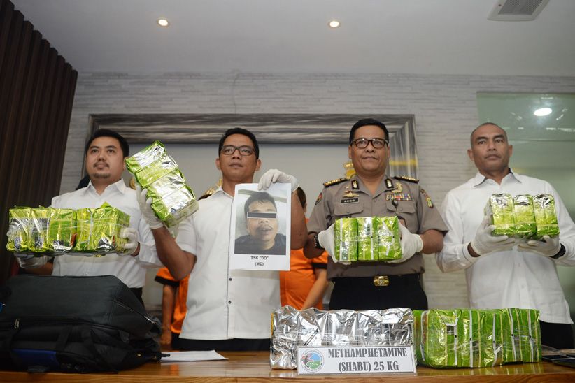 Polisi Amankan 25 Kg Sabu dari Pengedar Jaringan Internasional - Bagian 1