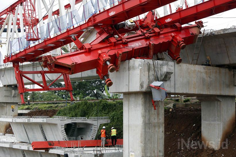 Puslabfor Mabes Polri Olah TKP Crane DDT Ambruk - Bagian 1