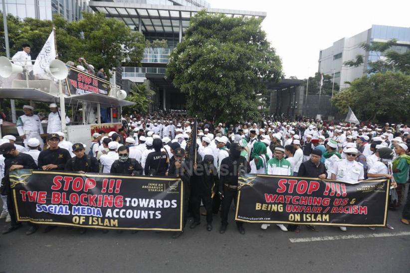 Tolak Diskriminasi, Kantor Facebook Dikepung Ratusan Massa - Bagian 2
