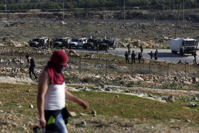Warga Palestina Bentrok dengan Tentara Israel, Ratusan Orang Terluka - Bagian 8