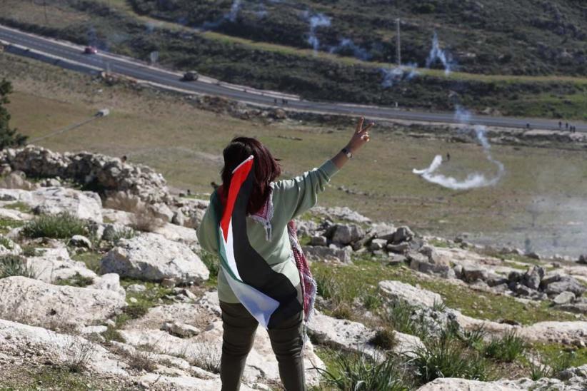 Warga Palestina Bentrok dengan Tentara Israel, Ratusan Orang Terluka - Bagian 6
