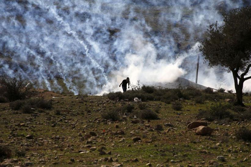 Warga Palestina Bentrok dengan Tentara Israel, Ratusan Orang Terluka - Bagian 5