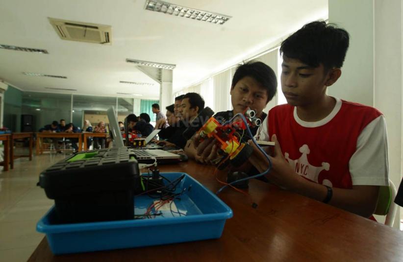 Workshop Robotika untuk Tingkatkan Kreativitas dan Inovasi  - Bagian 6