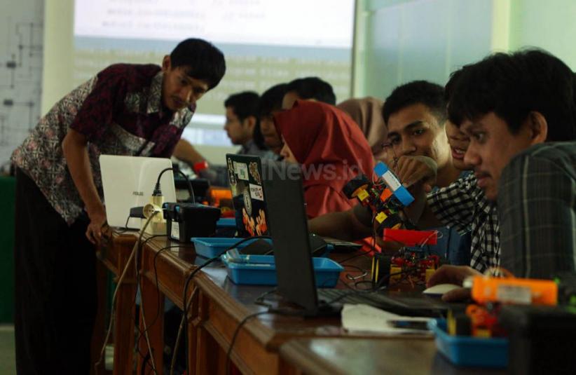 Workshop Robotika untuk Tingkatkan Kreativitas dan Inovasi  - Bagian 3