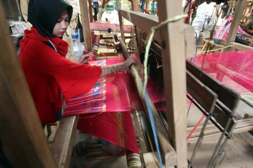 Warna-Warni Kain Ulos Sumatera Utara Buatan Bandung - Bagian 10