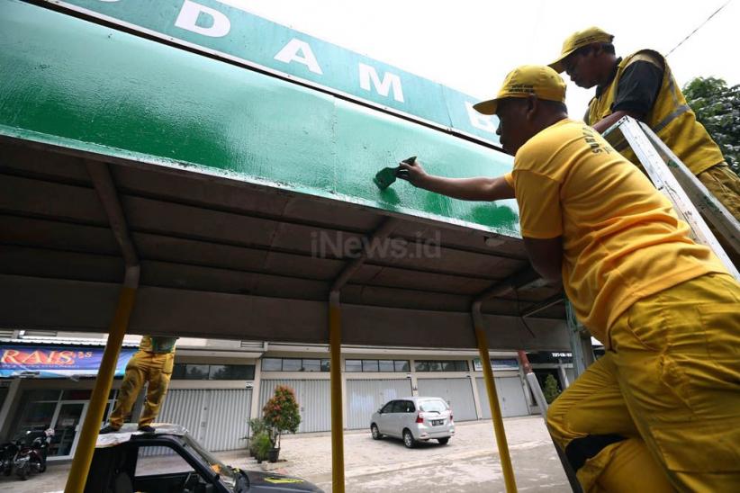 Hilangkan Kesan Kumuh, Halte di Jaksel Dicat Ulang - Bagian 2