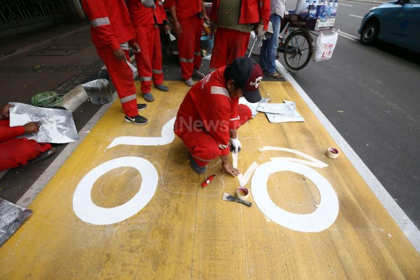 Jalur Khusus Sepeda Motor Jalan MH Thamrin-Merdeka Barat Dicat Kuning - Bagian 2