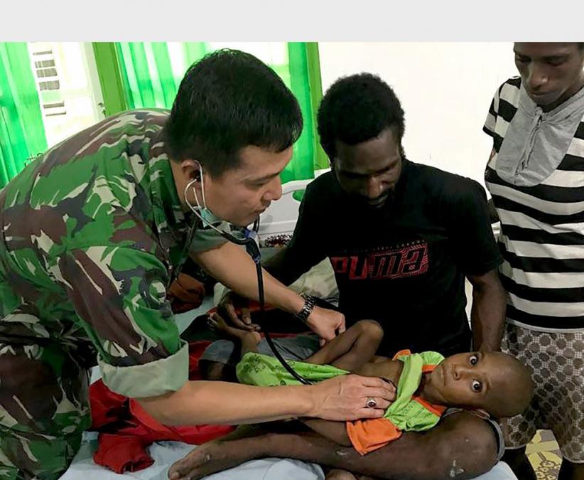 Dokter TNI Rawat Anak-Anak Penderita Gizi Buruk Suku Asmat - Bagian 1