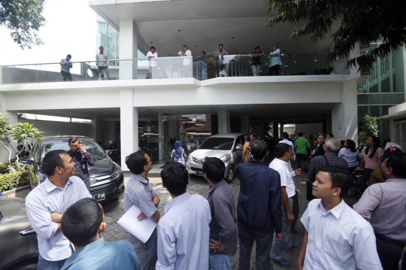 Jakarta Diguncang Gempa 6,4 SR, Karyawan Berhamburan ke Jalan - Bagian 8