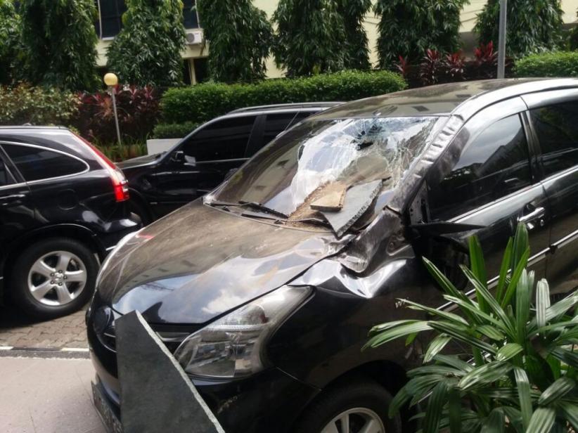 Jakarta Diguncang Gempa 6,4 SR, Karyawan Berhamburan ke Jalan - Bagian 6