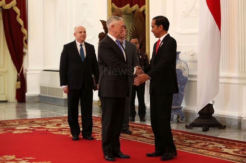 Bahas Korea Utara, Jokowi Bertemu Menhan AS di Istana Merdeka - Bagian 1