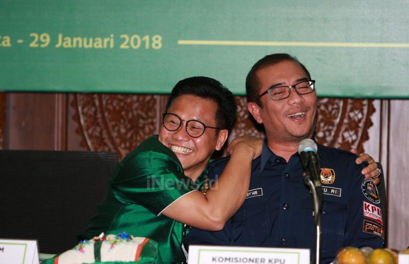 Lolos Verifikasi Faktual, Cak Imin Peluk Komisioner KPU - Bagian 1