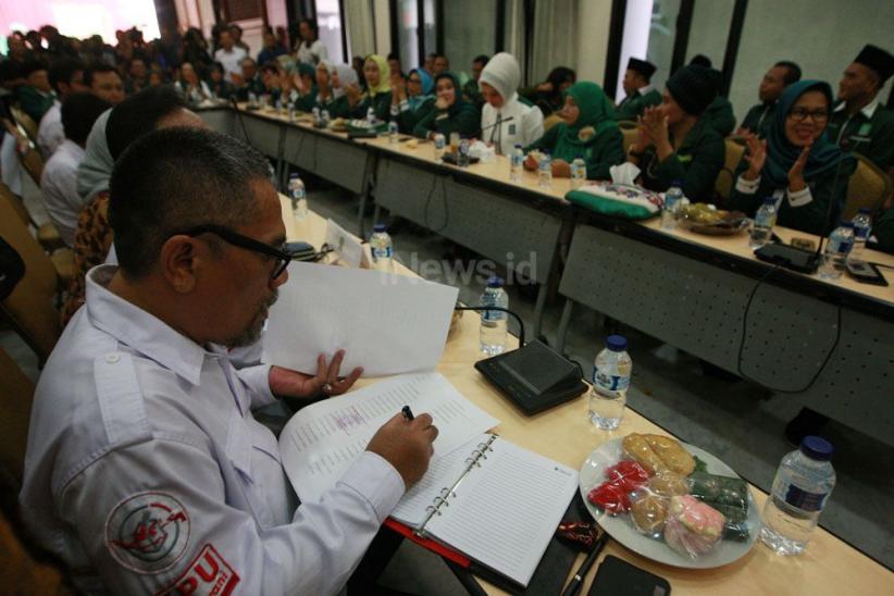 Lolos Verifikasi Faktual, Cak Imin Peluk Komisioner KPU - Bagian 8