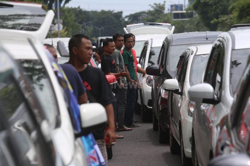 RatusanÂ Sopir TaksiÂ Online Tolak Permenhub 108 - Bagian 2