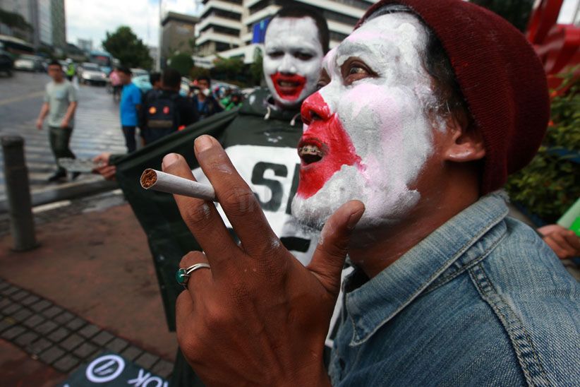 Aktivis Komunitas Kretek Gelar Aksi Teatrikal - Bagian 4