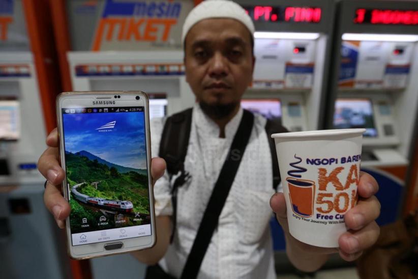 KAI Bagikan 50.000 Gelas Kopi untuk Penumpang - Bagian 1