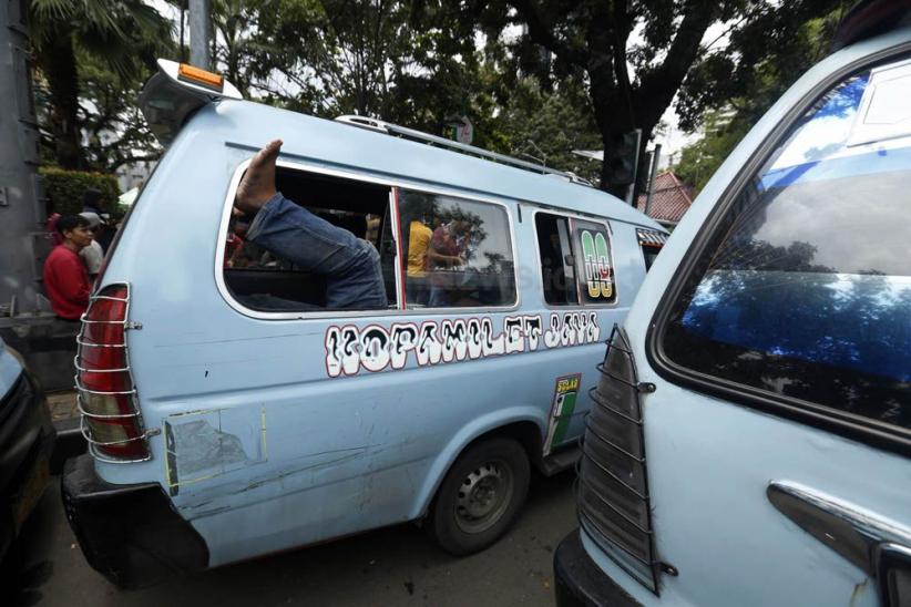 Sopir Angkot Kembali Geruduk Balai Kota - Bagian 7