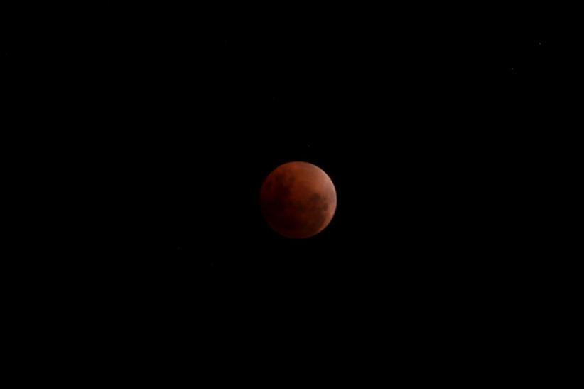 Melihat Keindahan Super Blue Blood Moon di Pantai Kenjeran Surabaya - Bagian 3