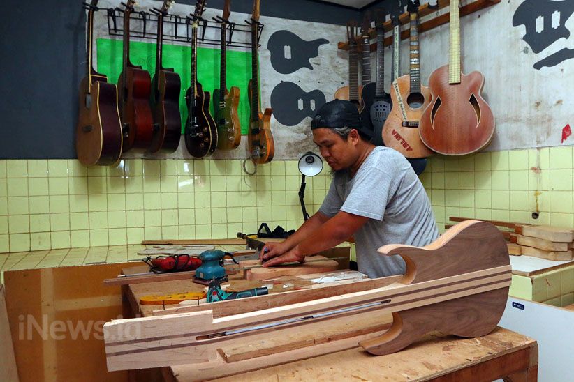Keren, Gitar Buatan Industri Rumahan Tembus Pasar Luar Negeri - Bagian 6