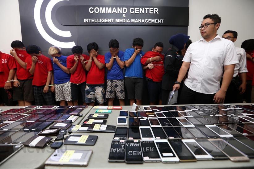 Bawa 'Tuyul', 16 Driver Taksi Online Ditangkap Aparat Polrestabes Surabaya - Bagian 1