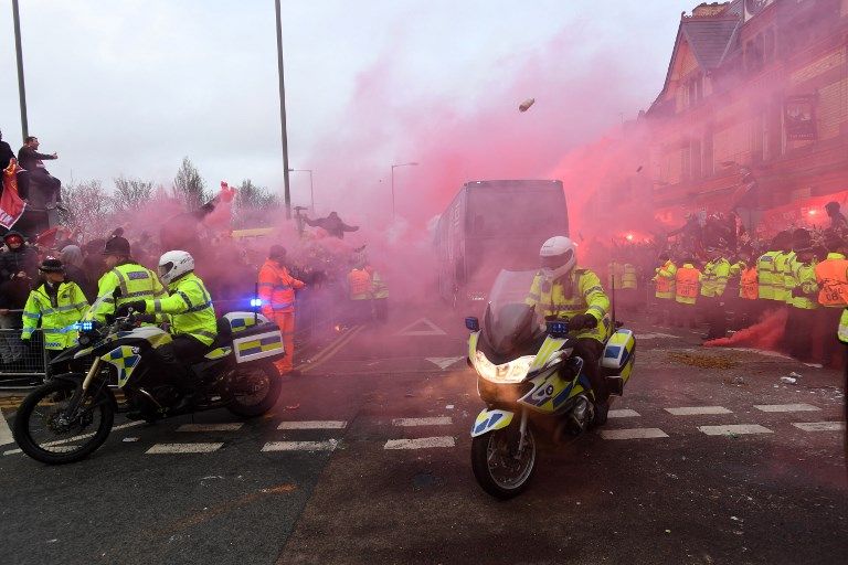 Bus Manchester City Dilempari Botol oleh Suporter Liverpool - Bagian 2