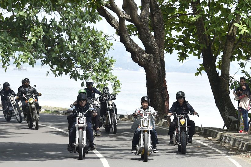 Bak Bikers Sejati, Ini Gaya Jokowi Touring dengan Chopper ke Sukabumi - Bagian 2