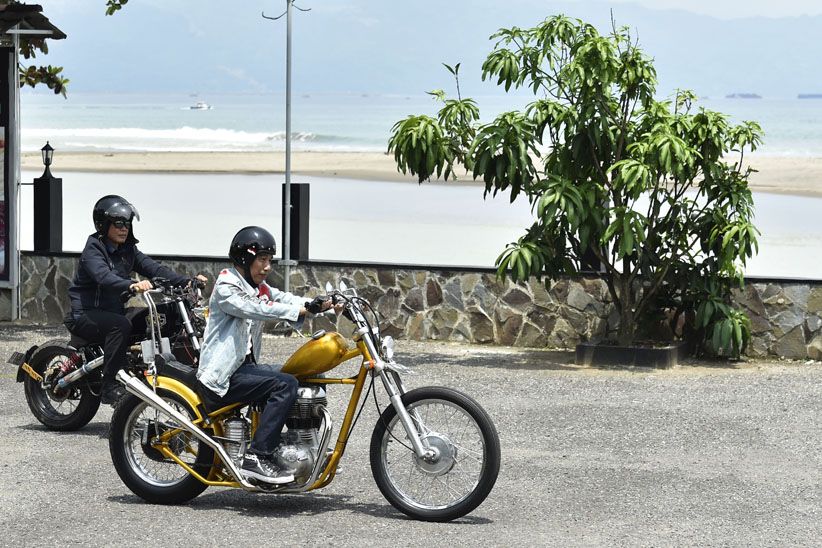 Bak Bikers Sejati, Ini Gaya Jokowi Touring dengan Chopper ke Sukabumi - Bagian 3