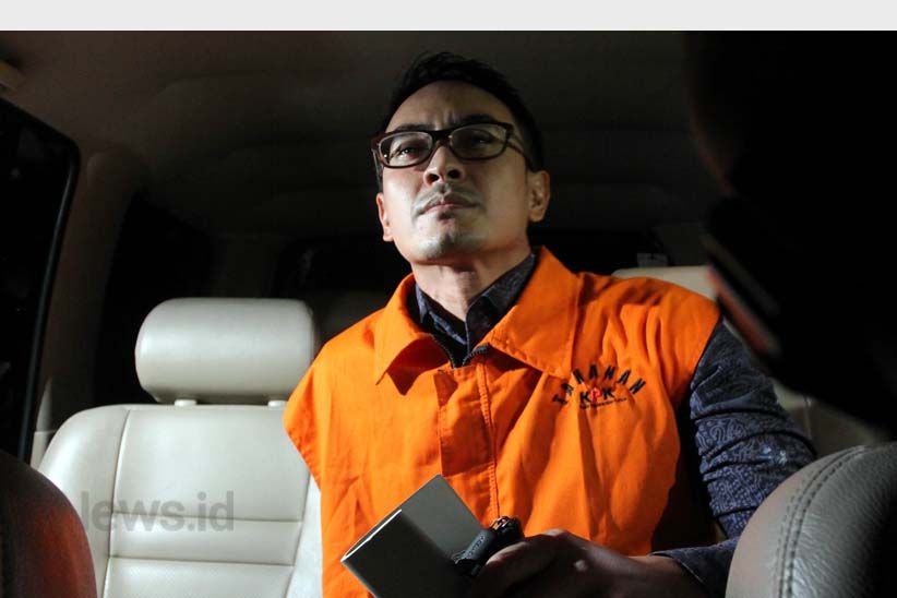 Pakai Rompi Tahanan, Zumi Zola Mendekam di Rutan C1 KPK - Bagian 4