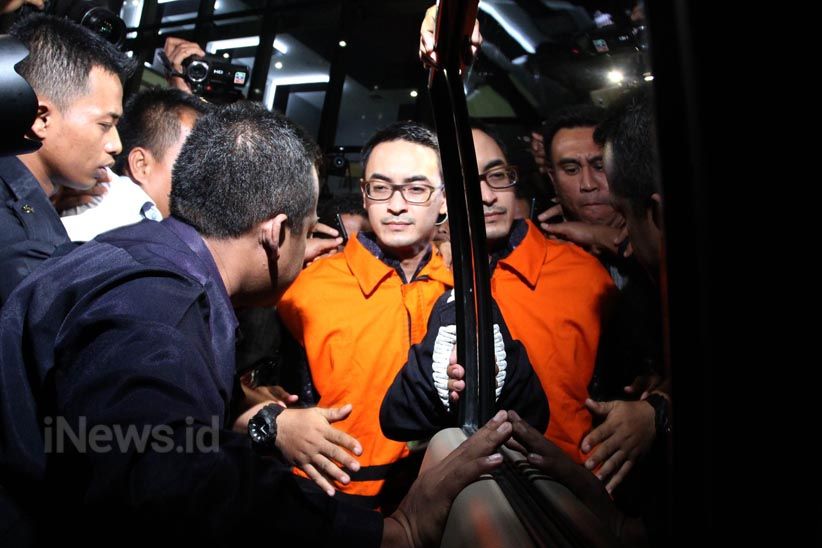 Pakai Rompi Tahanan, Zumi Zola Mendekam di Rutan C1 KPK - Bagian 5