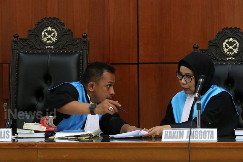 Hendropriyono Dipanggul Pendukung Usai PKPI Menang Gugatan PTUN - Bagian 5