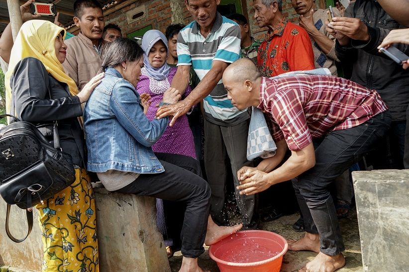 Tangis Haru Warnai Kedatangan TKW Korban Perbudakan Modern di Cilacap - Bagian 2