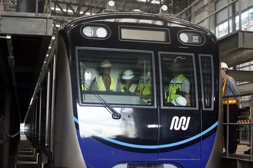 Anies Ditemani Anak Tinjau Gerbong MRT di Depo Lebak Bulus - Bagian 5
