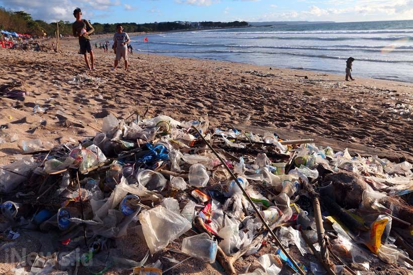Dipenuhi Sampah, Begini Kondisi Memprihatinkan Pantai Kuta Bali - Bagian 2