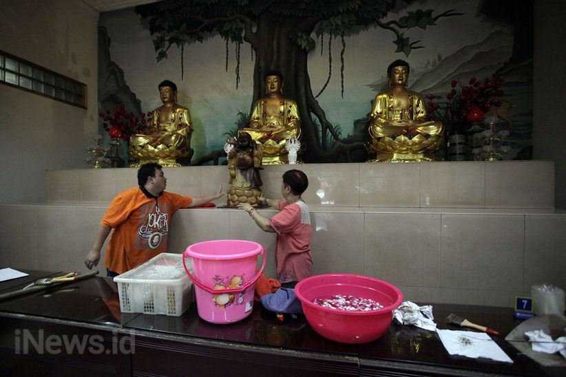 Jelang Imlek Vihara Amurva Bhumi Bersih-Bersih  - Bagian 3