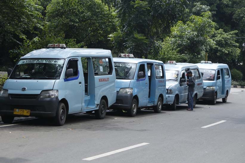 Sopir Mikrolet M44 Protes Rute TransJakarta karena Pengaruhi Omzet - Bagian 6