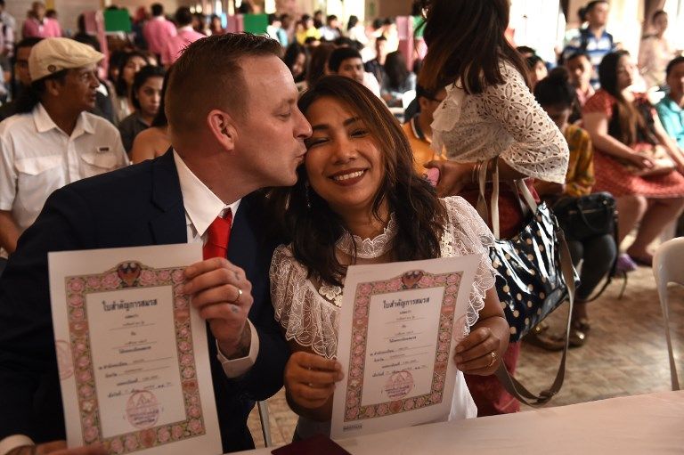 Hari Valentine, Ratusan Pasangan Nikah Massal di Thailand - Bagian 2