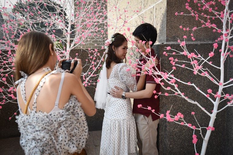 Hari Valentine, Ratusan Pasangan Nikah Massal di Thailand - Bagian 6