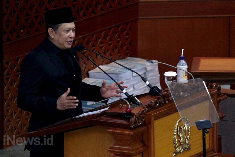 Tulisan Kami Butuh Kritik! Muncul di Layar Sidang Paripurna DPR - Bagian 7