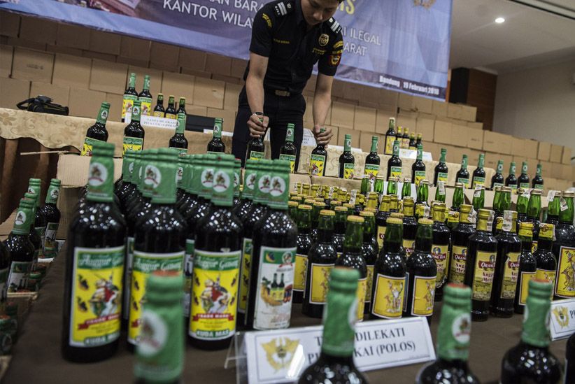 Ribuan Botol Miras Ilegal Disita Bea Cukai Jawa Barat - Bagian 2