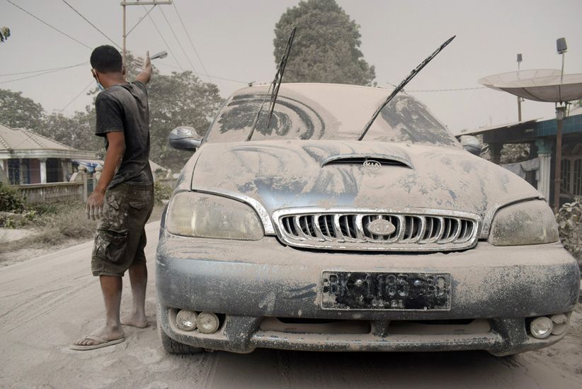 Begini Suasana Desa yang Tertutup Abu Vulkanik Gunung Sinabung - Bagian 2